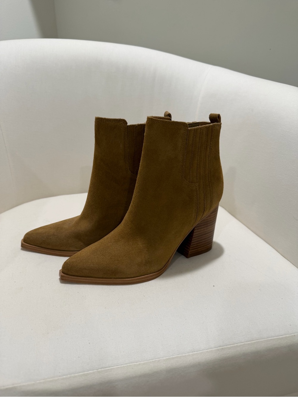Marc Fisher Oshay Pointed Toe Bootie Brown Suede Size 9 - Never Worn